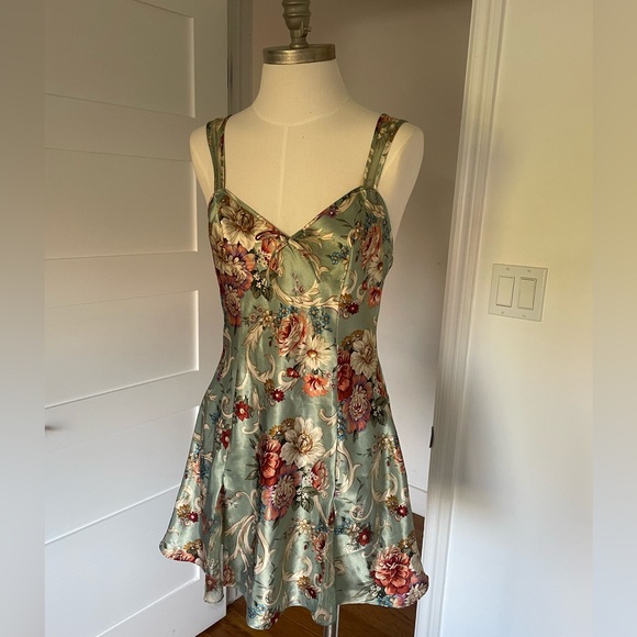 La SENZA Other - Floral Satin Slip Dress - Sage Green